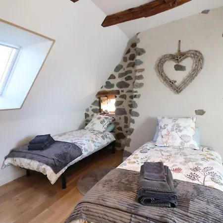 度假居 Maison De Caractere Avec Piscine Privative Au Coeur Des Volcans D'auvergne - Fr-1-742-173