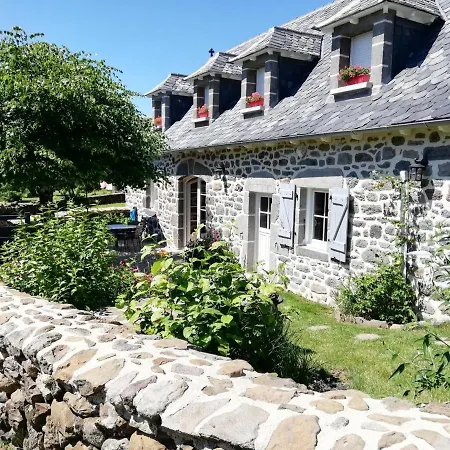 Maison De Caractere Avec Piscine Privative Au Coeur Des Volcans D'auvergne - Fr-1-742-173 度假居
