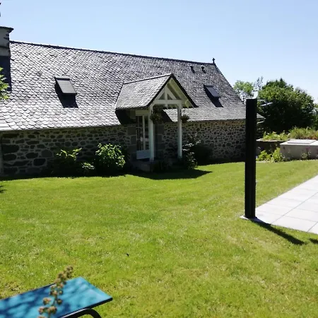 Maison De Caractere Avec Piscine Privative Au Coeur Des Volcans D'auvergne - Fr-1-742-173 * Moussages