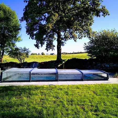 Maison De Caractere Avec Piscine Privative Au Coeur Des Volcans D'auvergne - Fr-1-742-173 * Moussages