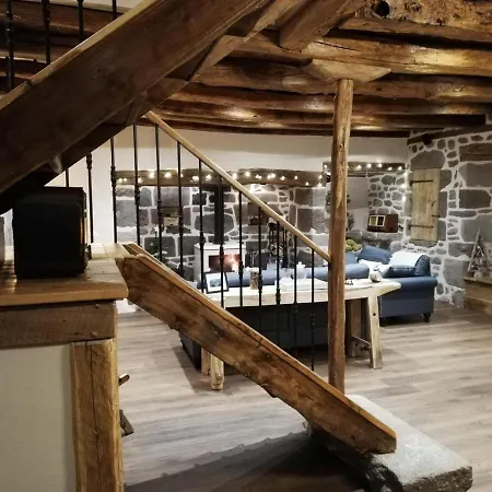 度假居 Maison De Caractere Avec Piscine Privative Au Coeur Des Volcans D'auvergne - Fr-1-742-173