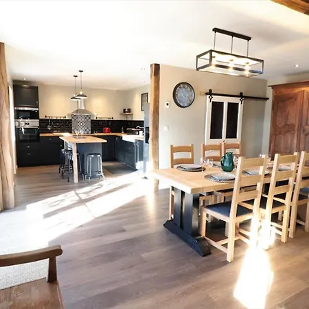 Maison De Caractere Avec Piscine Privative Au Coeur Des Volcans D'auvergne - Fr-1-742-173 * Moussages