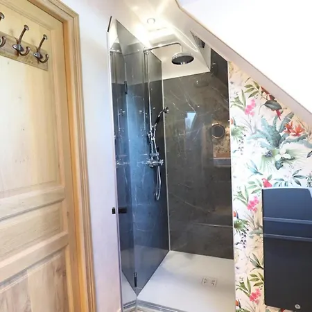 Maison De Caractere Avec Piscine Privative Au Coeur Des Volcans D'auvergne - Fr-1-742-173